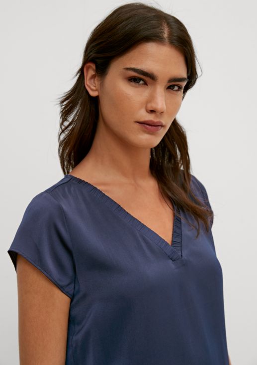 Blouse with a V-neckline from comma
