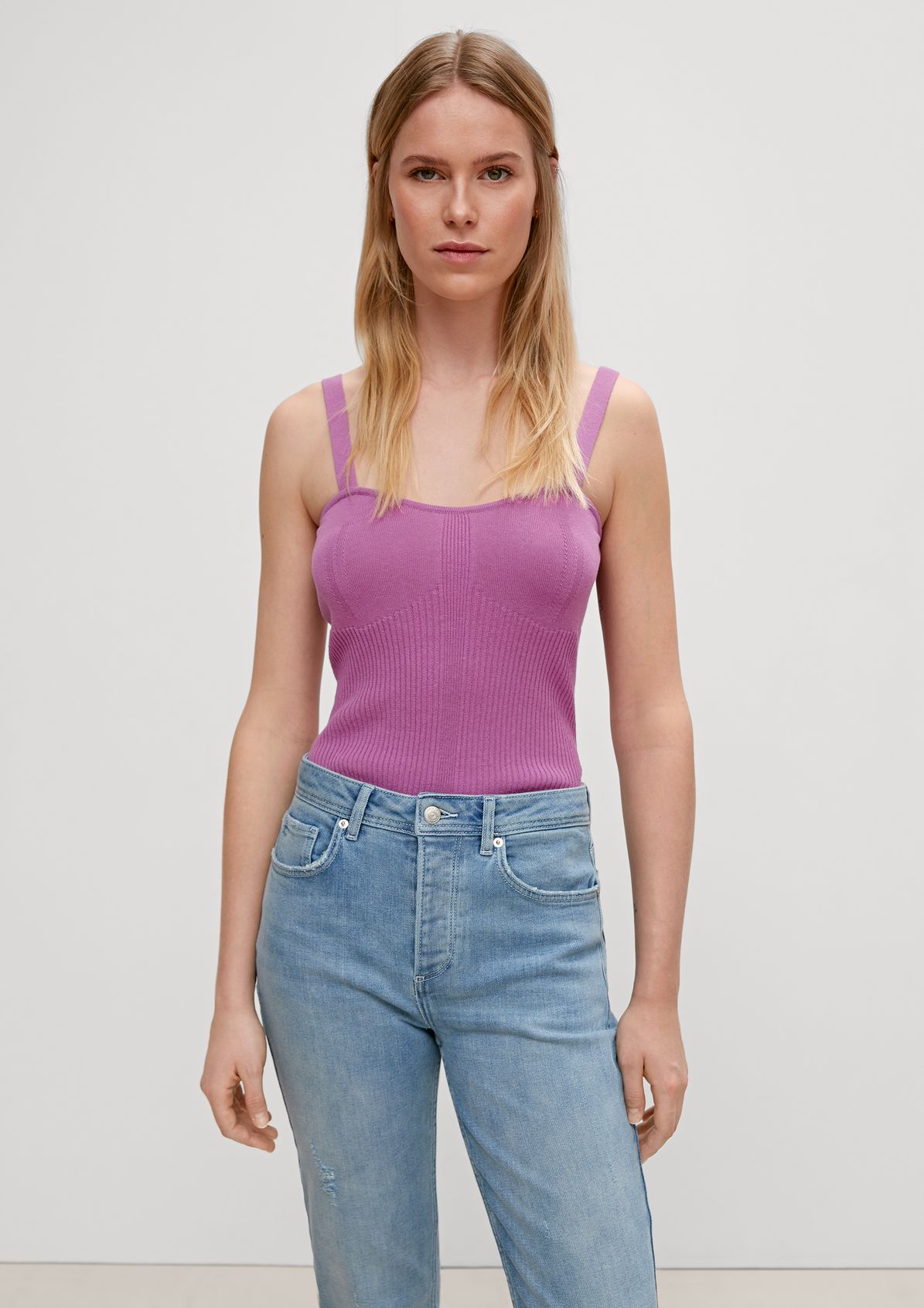Knitted top in blended viscose from comma