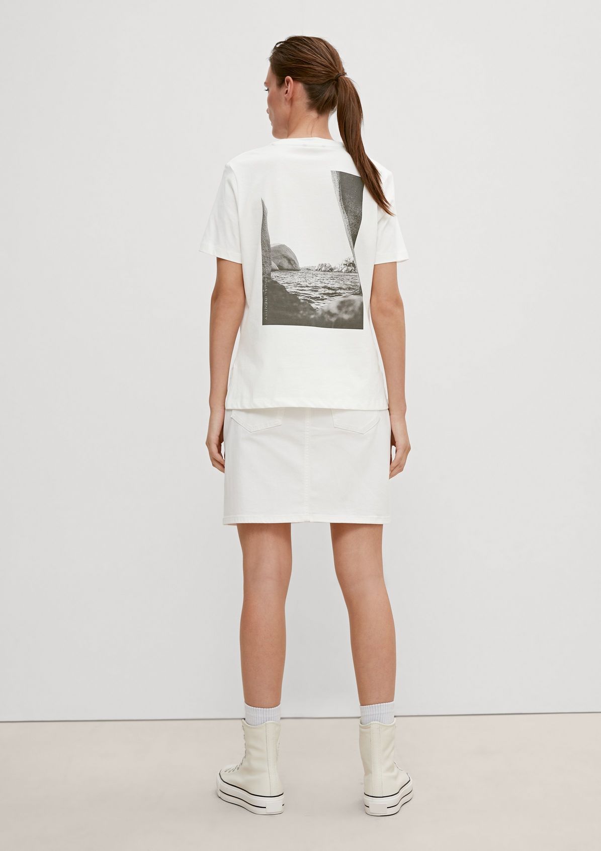 T-shirt with a photo print from comma