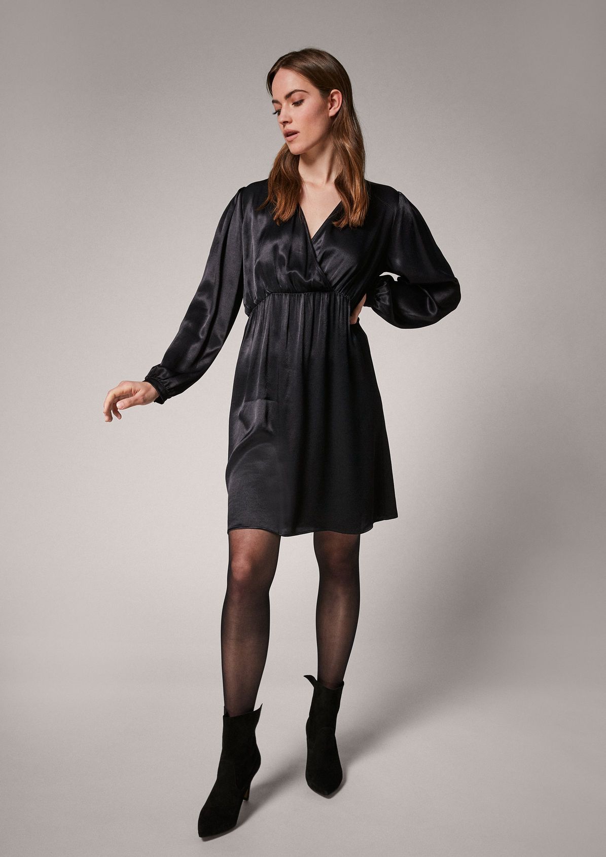Dress with a cache coeur neckline from comma