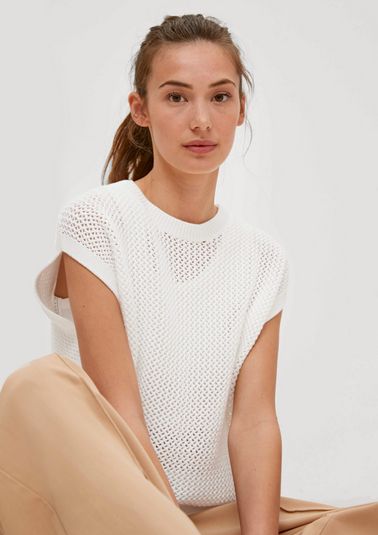 Sleeveless jumper with a back slit from comma