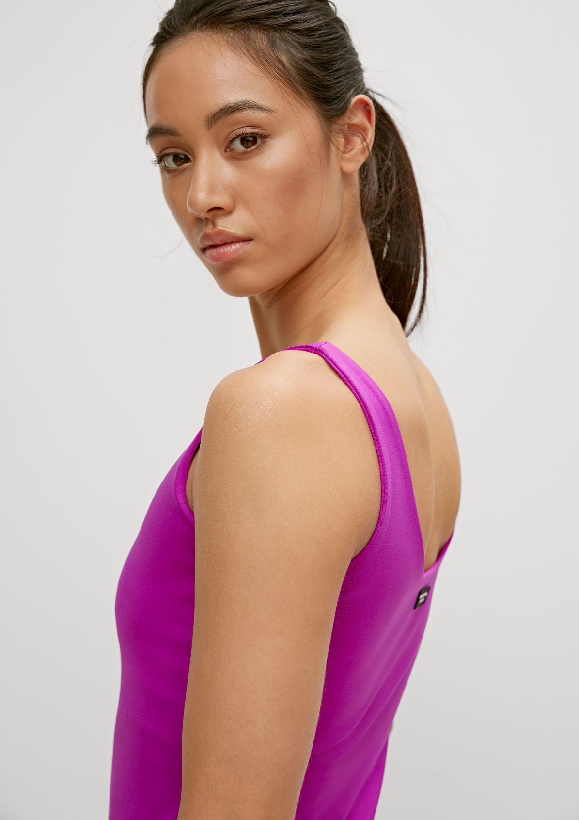 Sports top with a bralette from comma