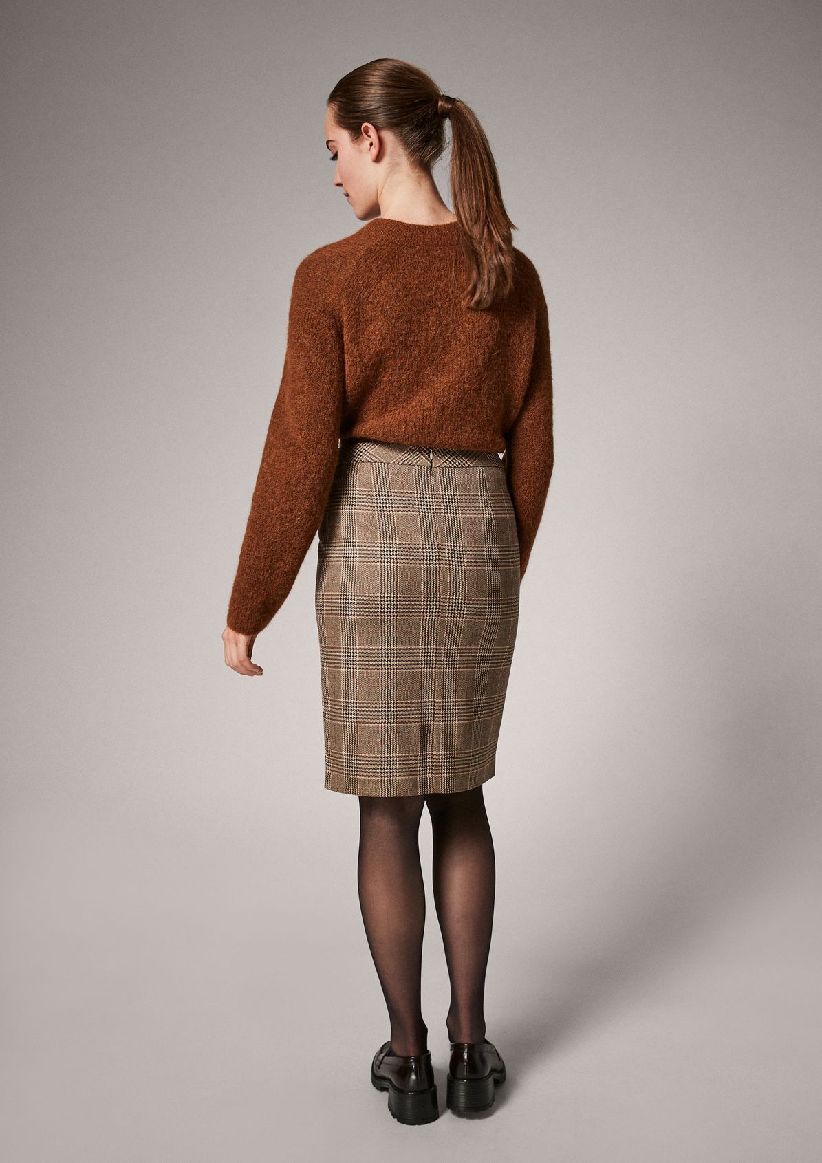 Patterned skirt with a slit from comma