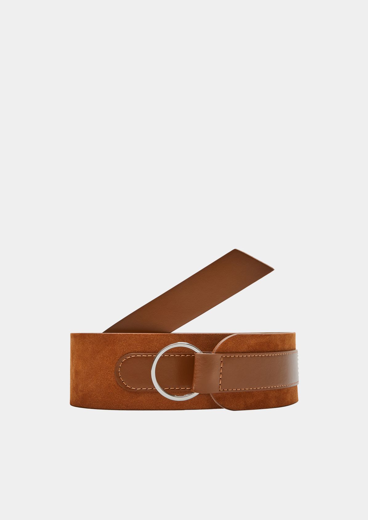 Wide belt with a ring buckle from comma