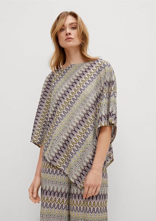 Poncho aus Musterstrick 