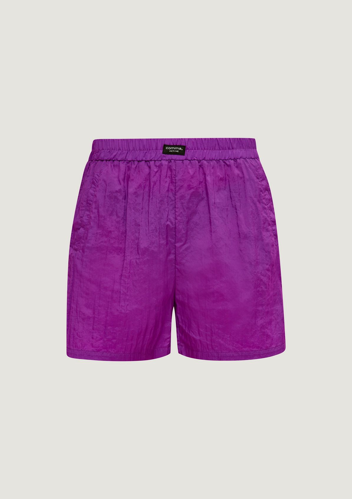 Lightweight shorts from comma
