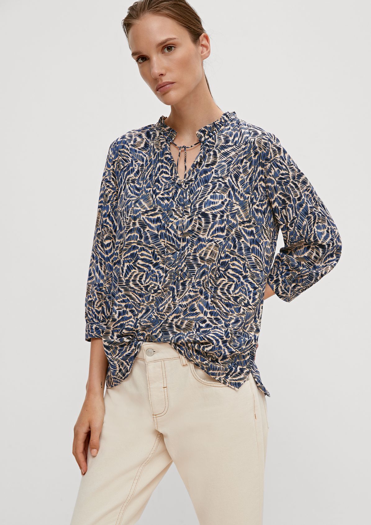 Viscose blouse with an all-over print from comma