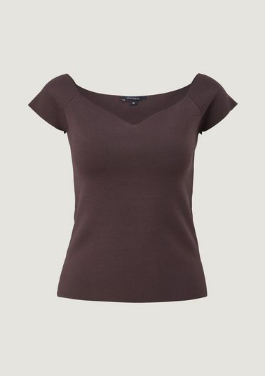 Top with a heart neckline from comma