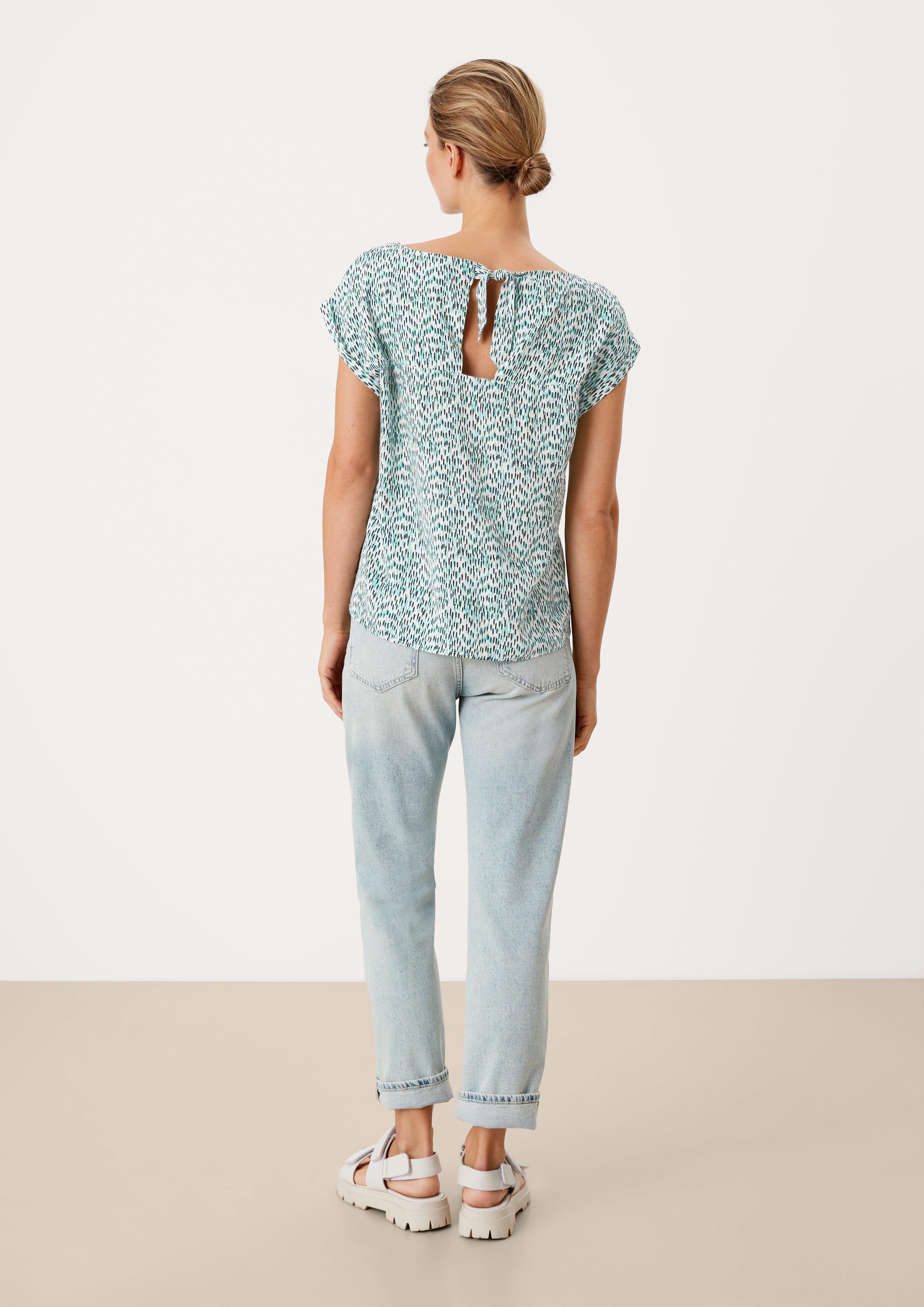 Sleeveless blouse