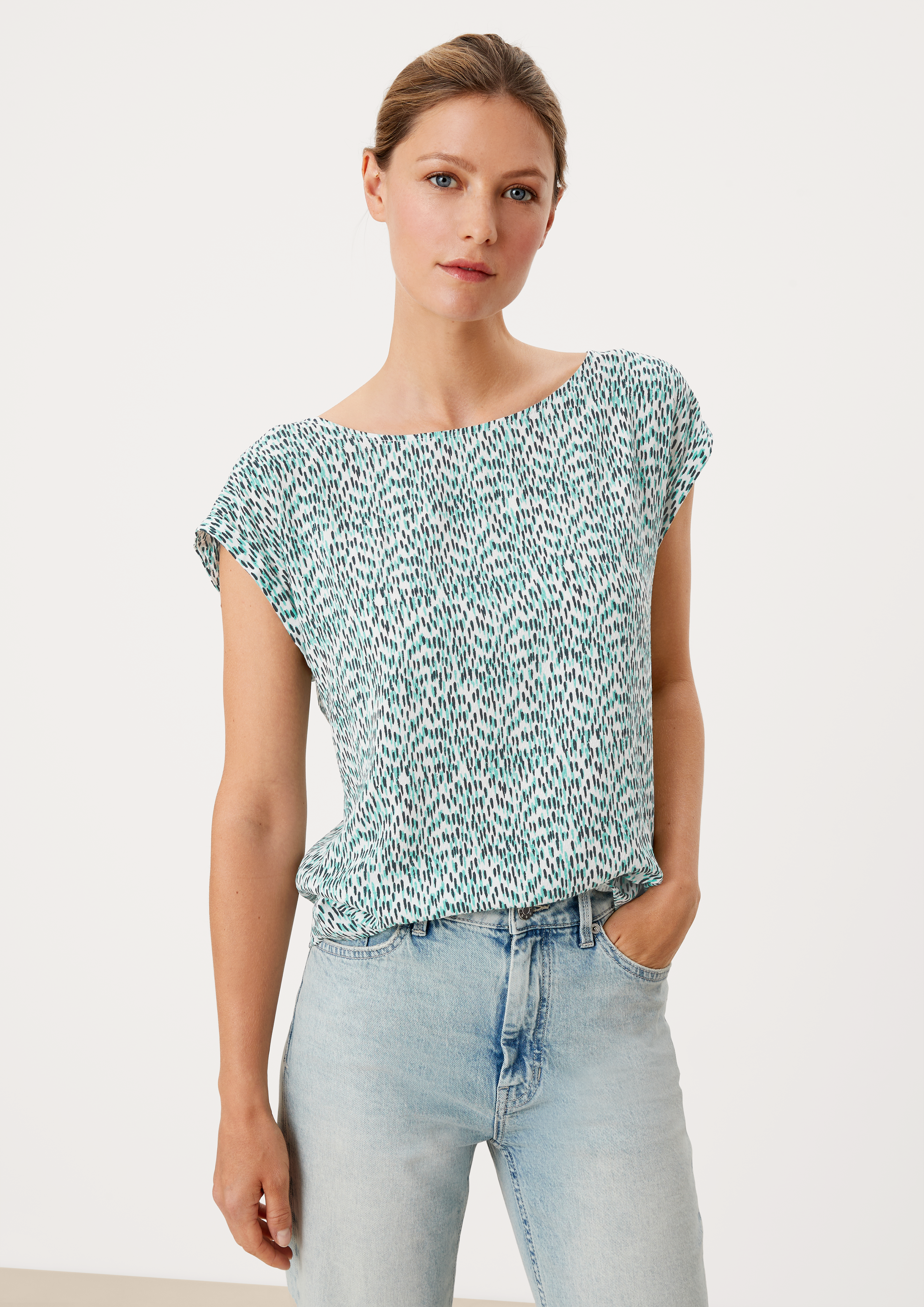 Sleeveless blouse