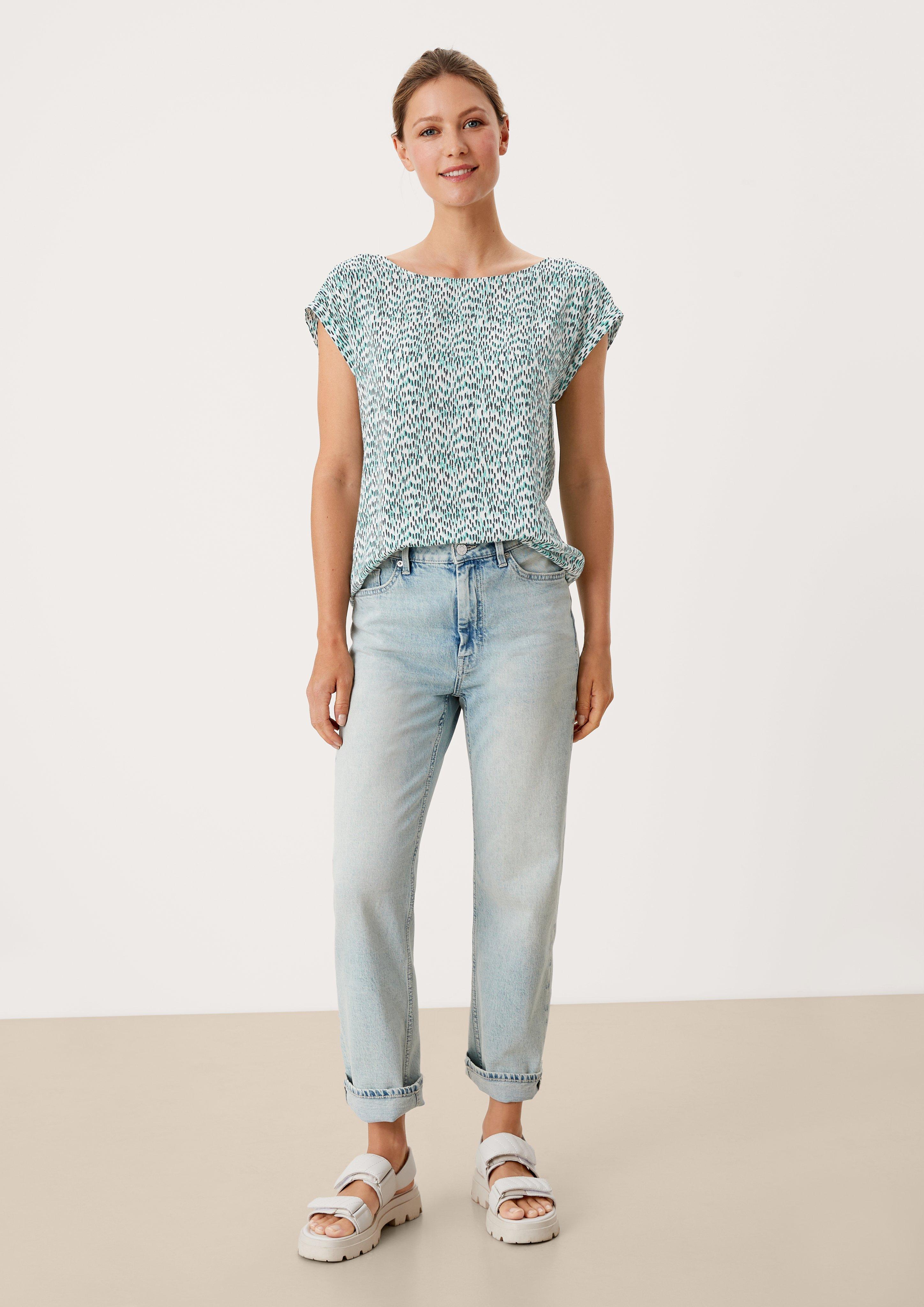 Sleeveless blouse