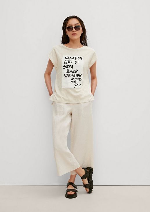 T-shirt with a statement print from comma