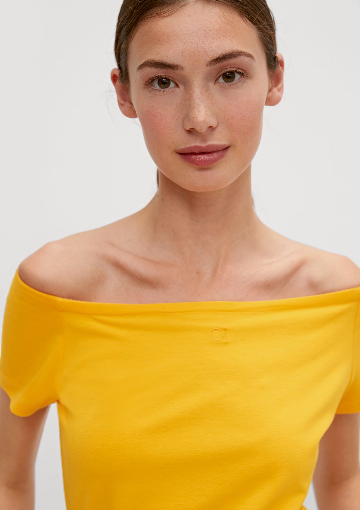 T-shirt with a Carmen neckline from comma