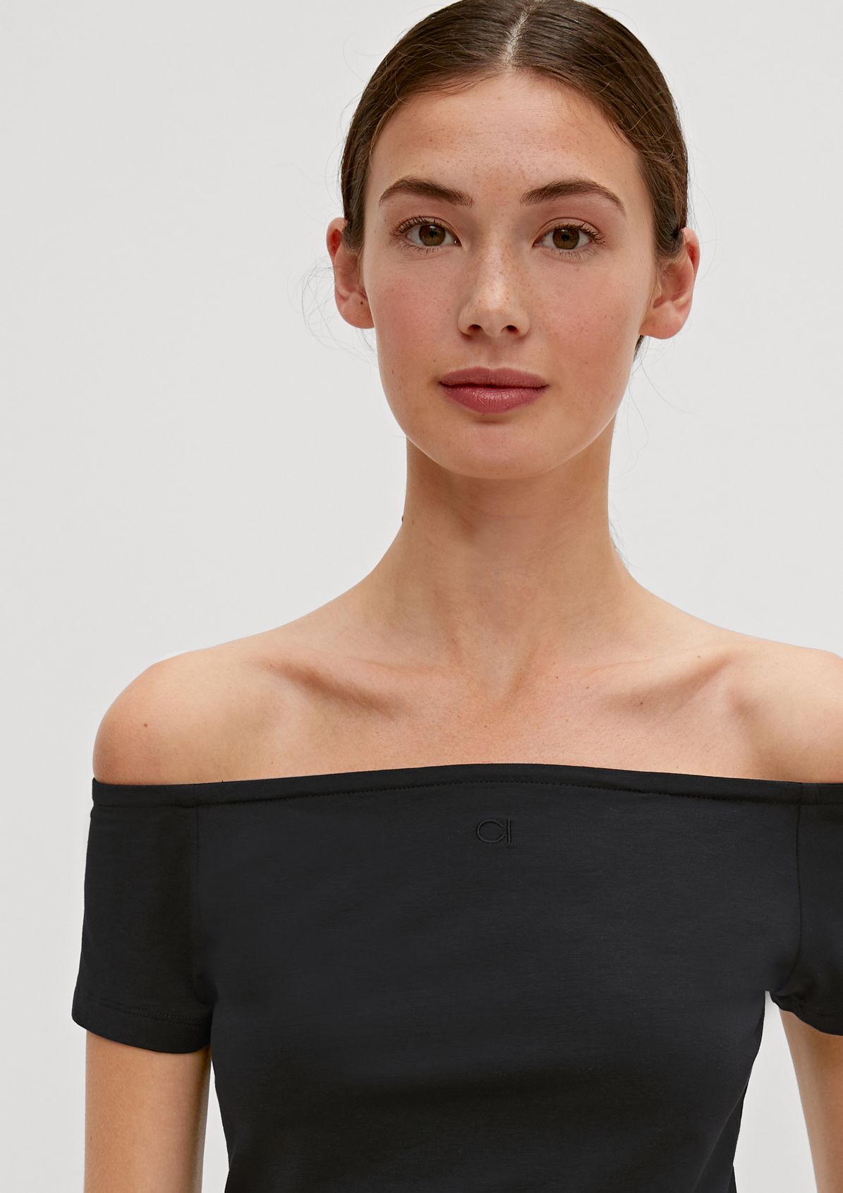 T-shirt with a Carmen neckline from comma