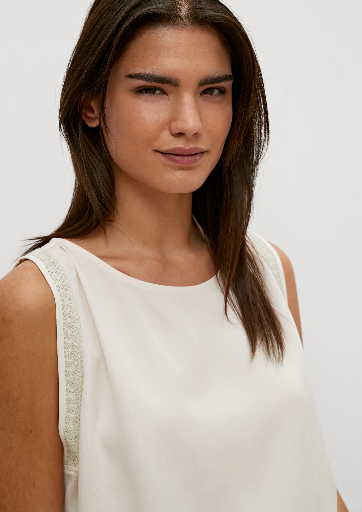 Sleeveless blouse with lace detail from comma