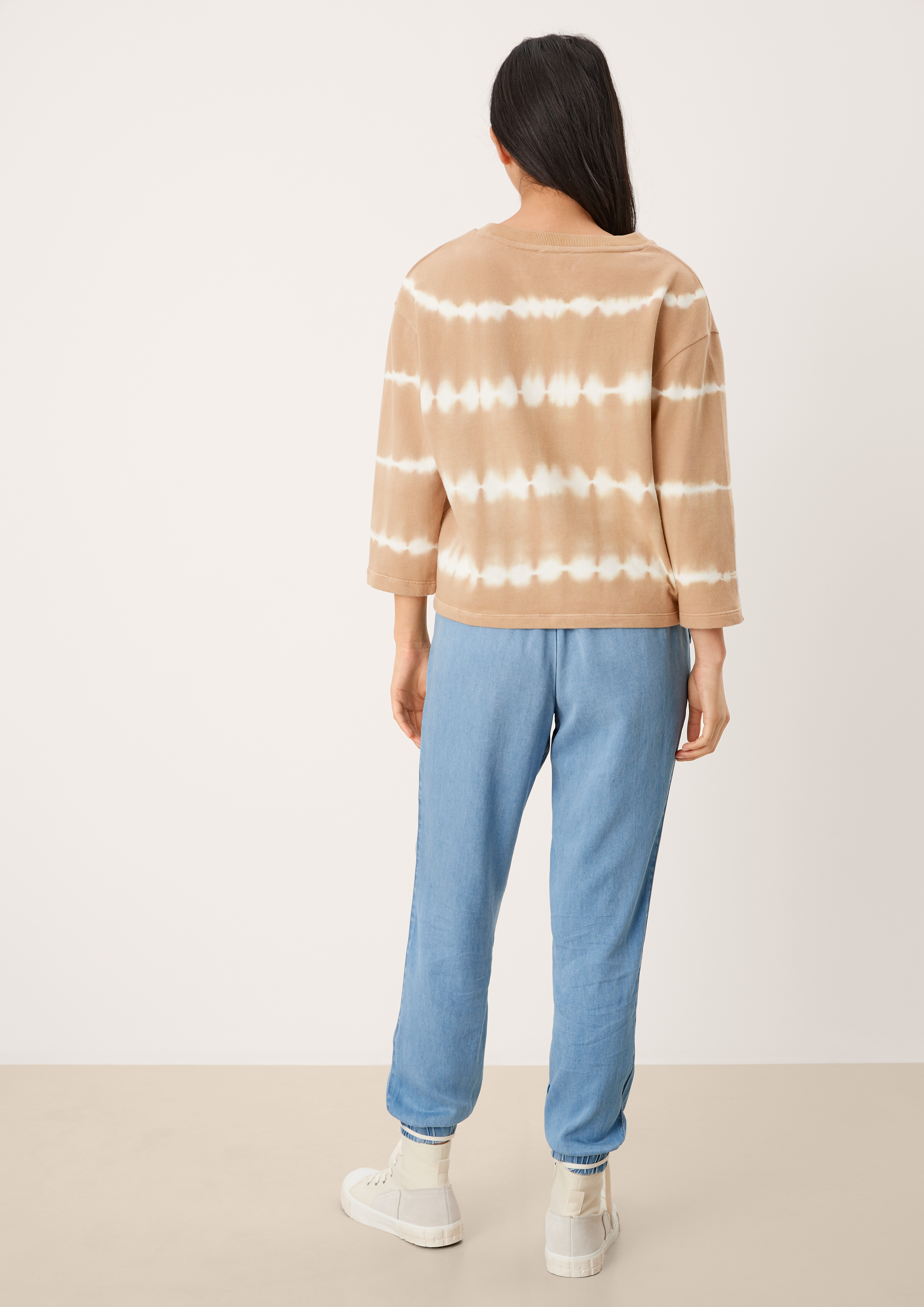 3/4-sleeve sweatshirt