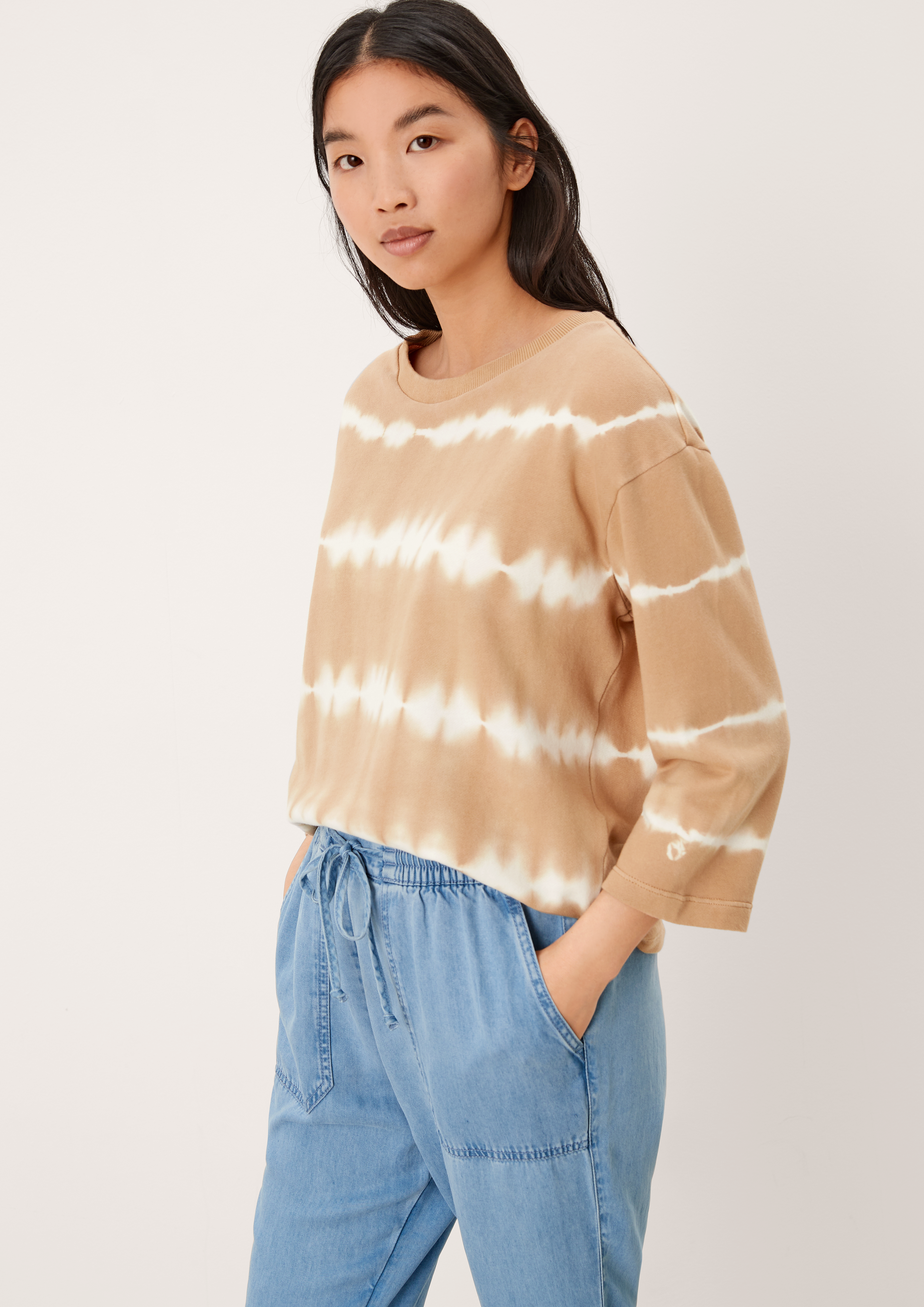 3/4-sleeve sweatshirt