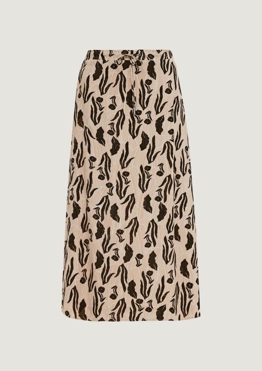 Slim-fitting crêpe skirt with a slit from comma