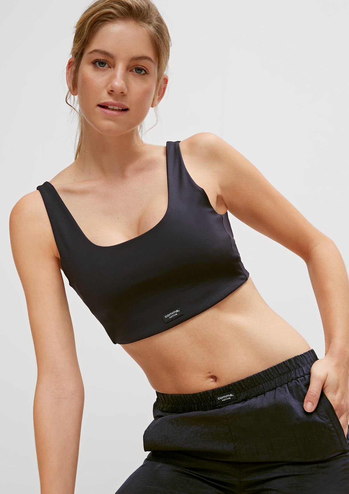 Active top with a bralette from comma