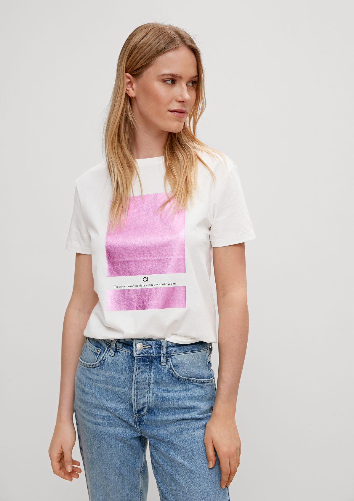 T-shirt with a large front print from comma