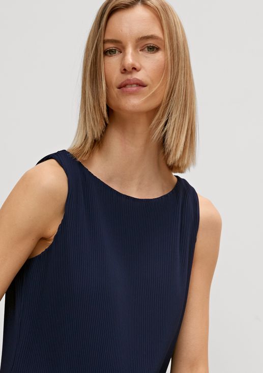 Top with pleats from comma