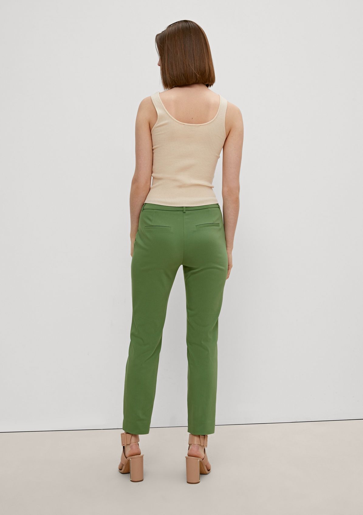 Slim: satin chinos from comma