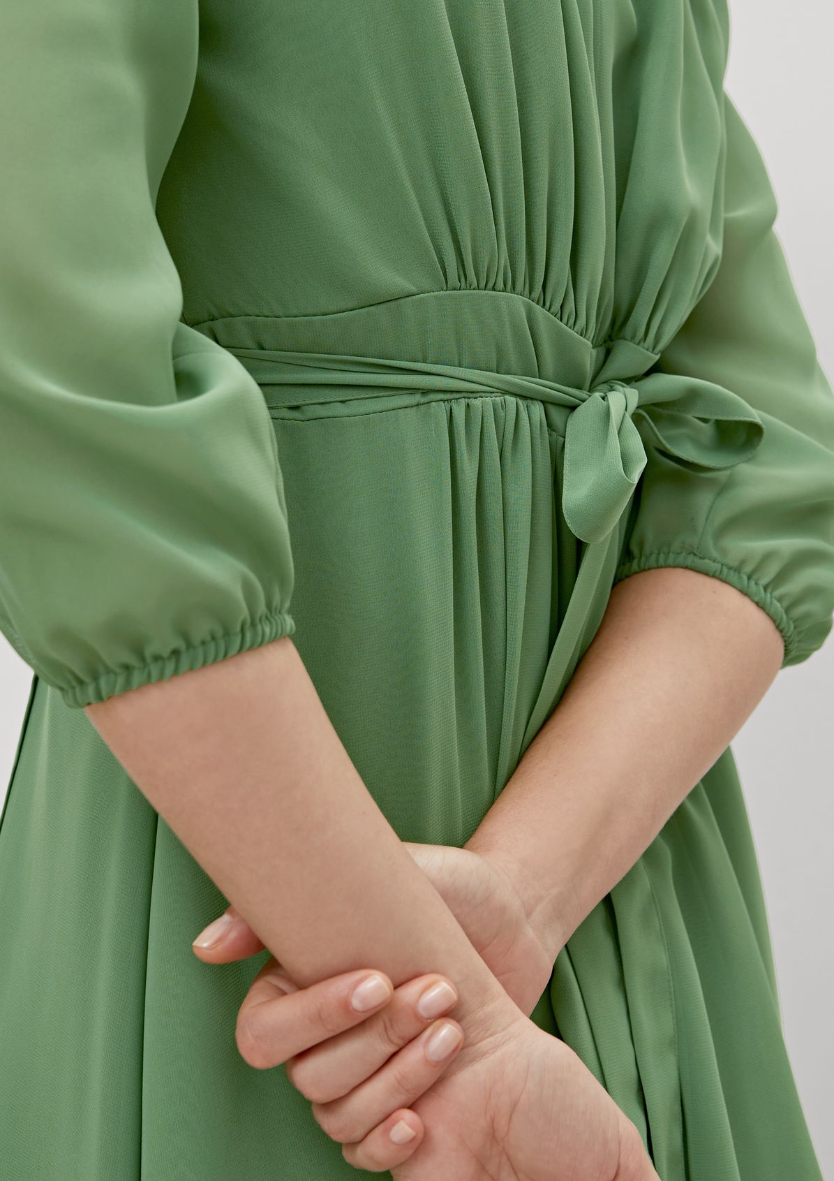 Chiffon dress with a pleated detail from comma