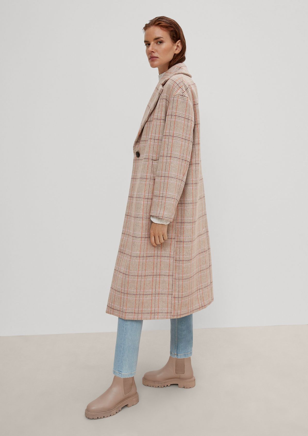 Oversized coat with a checked pattern from comma