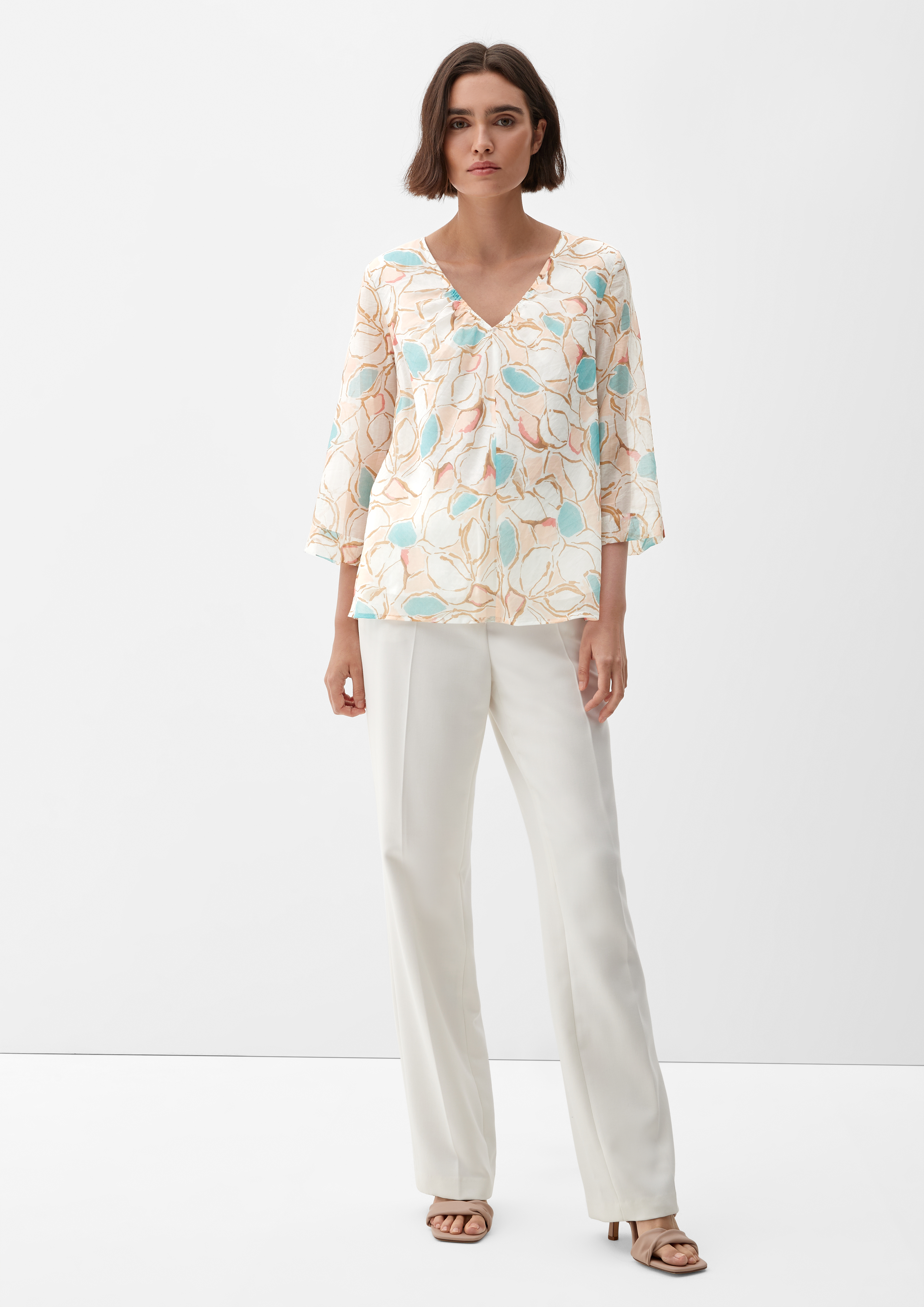 Blouse with 3/4-length sleeves