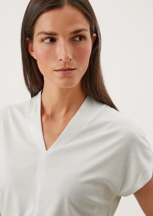 Femmes Shirts & tops | T-shirt à encolure en V pleine d’audace - XX04148