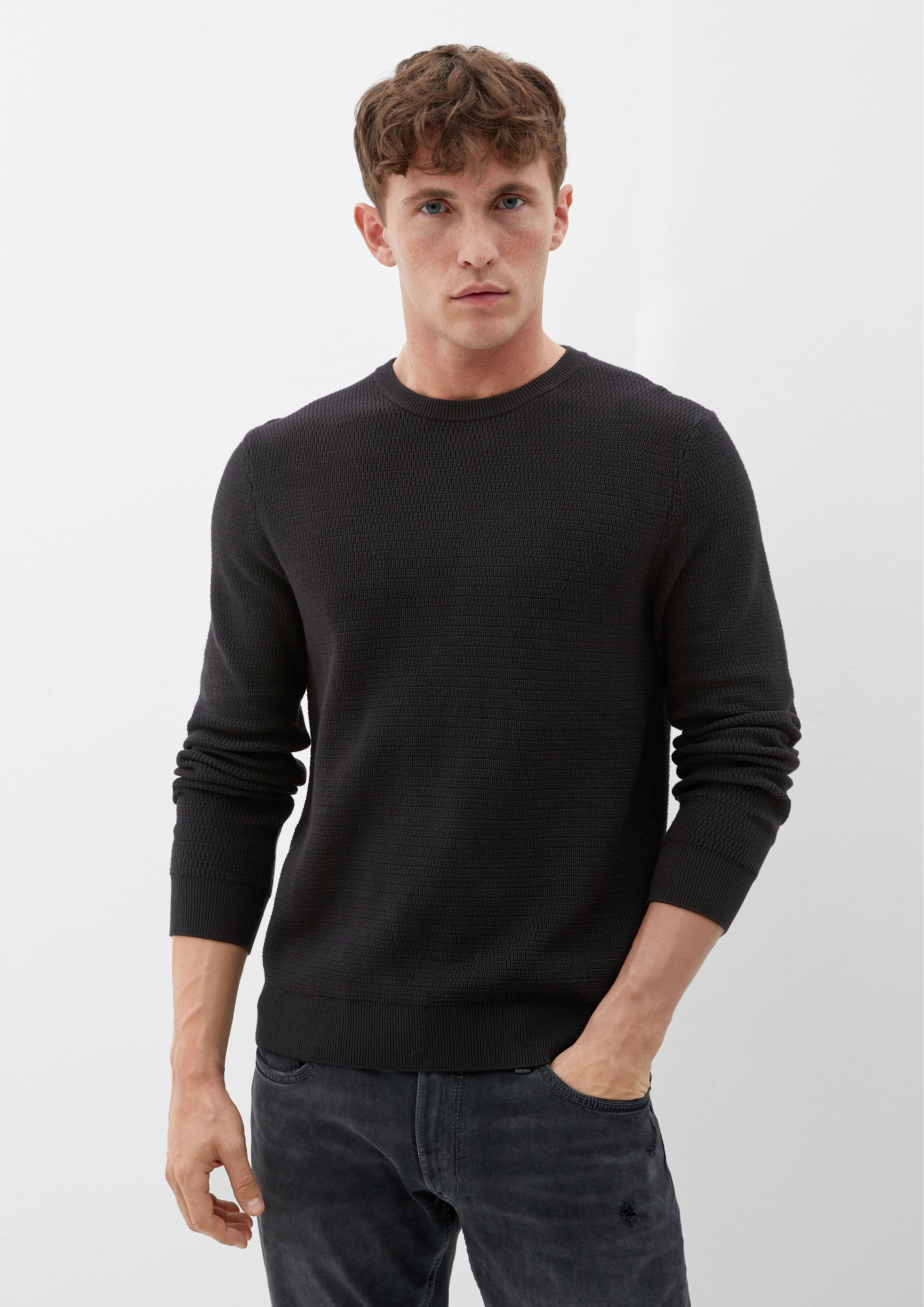 Knitted pullover