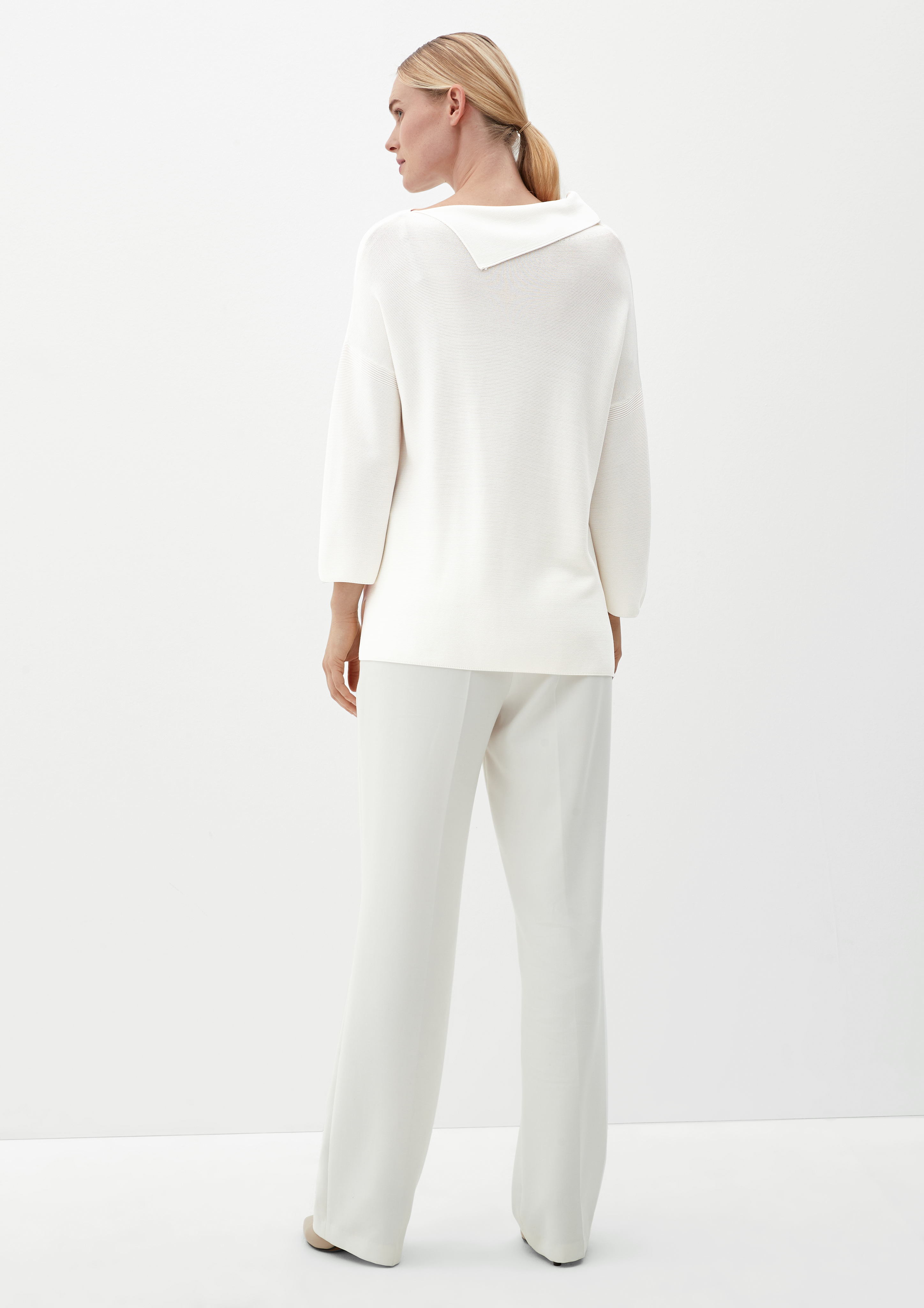 Knitted pullover