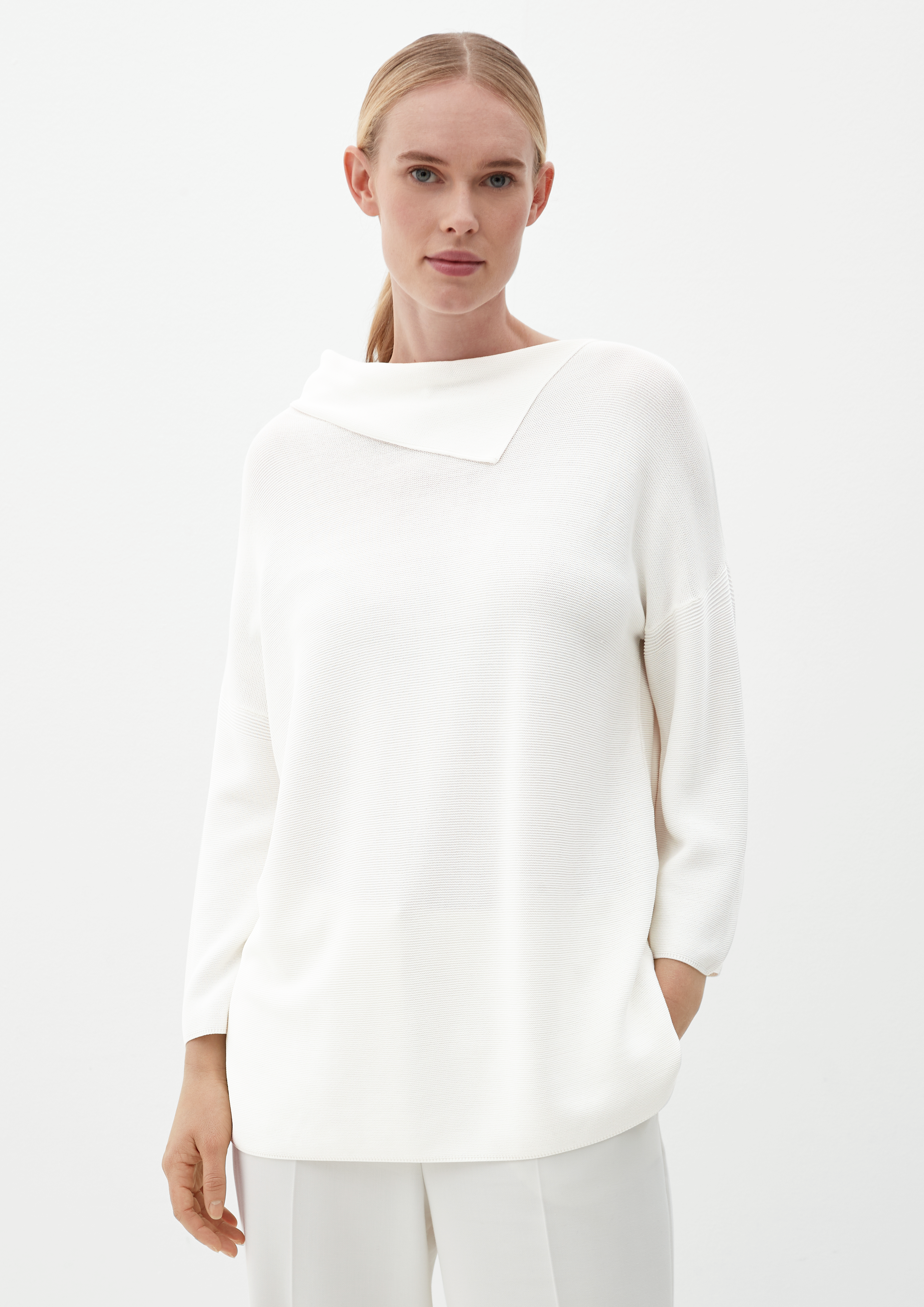Knitted pullover