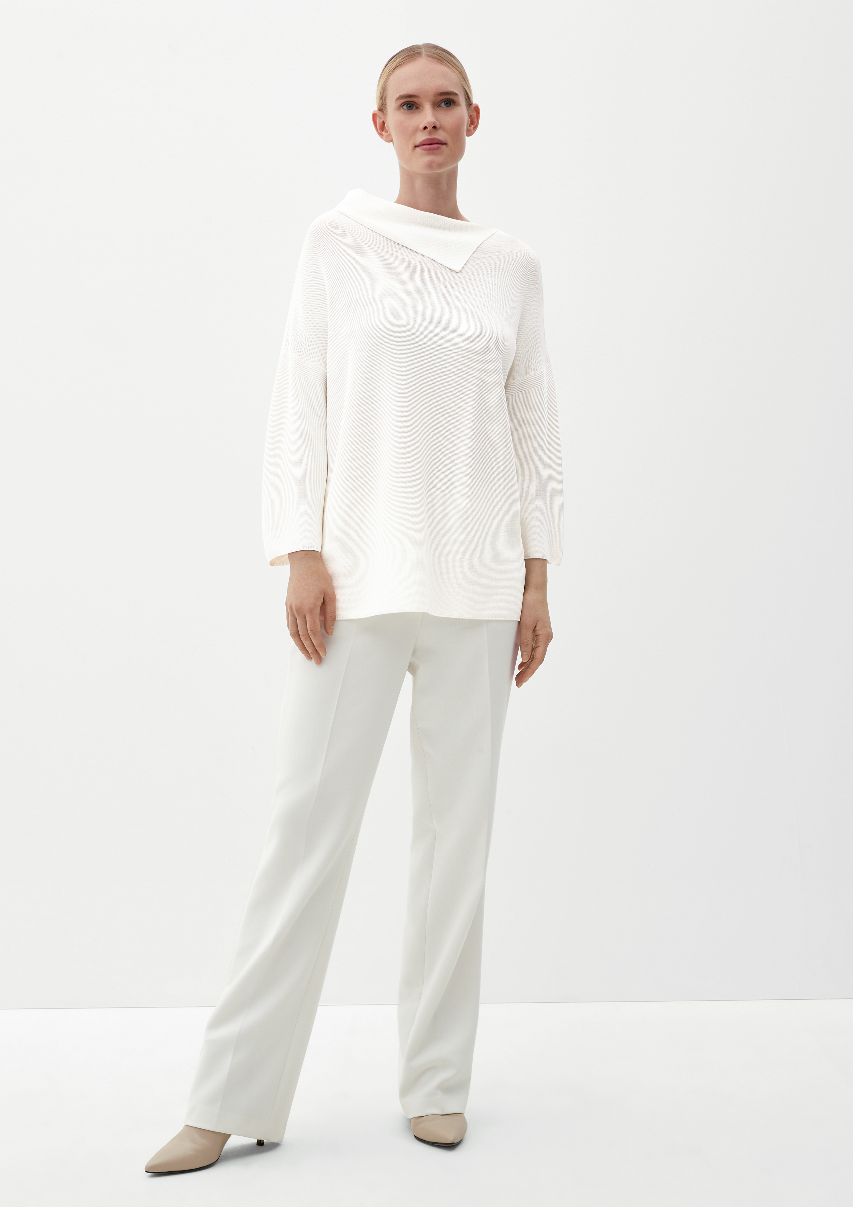 Knitted pullover