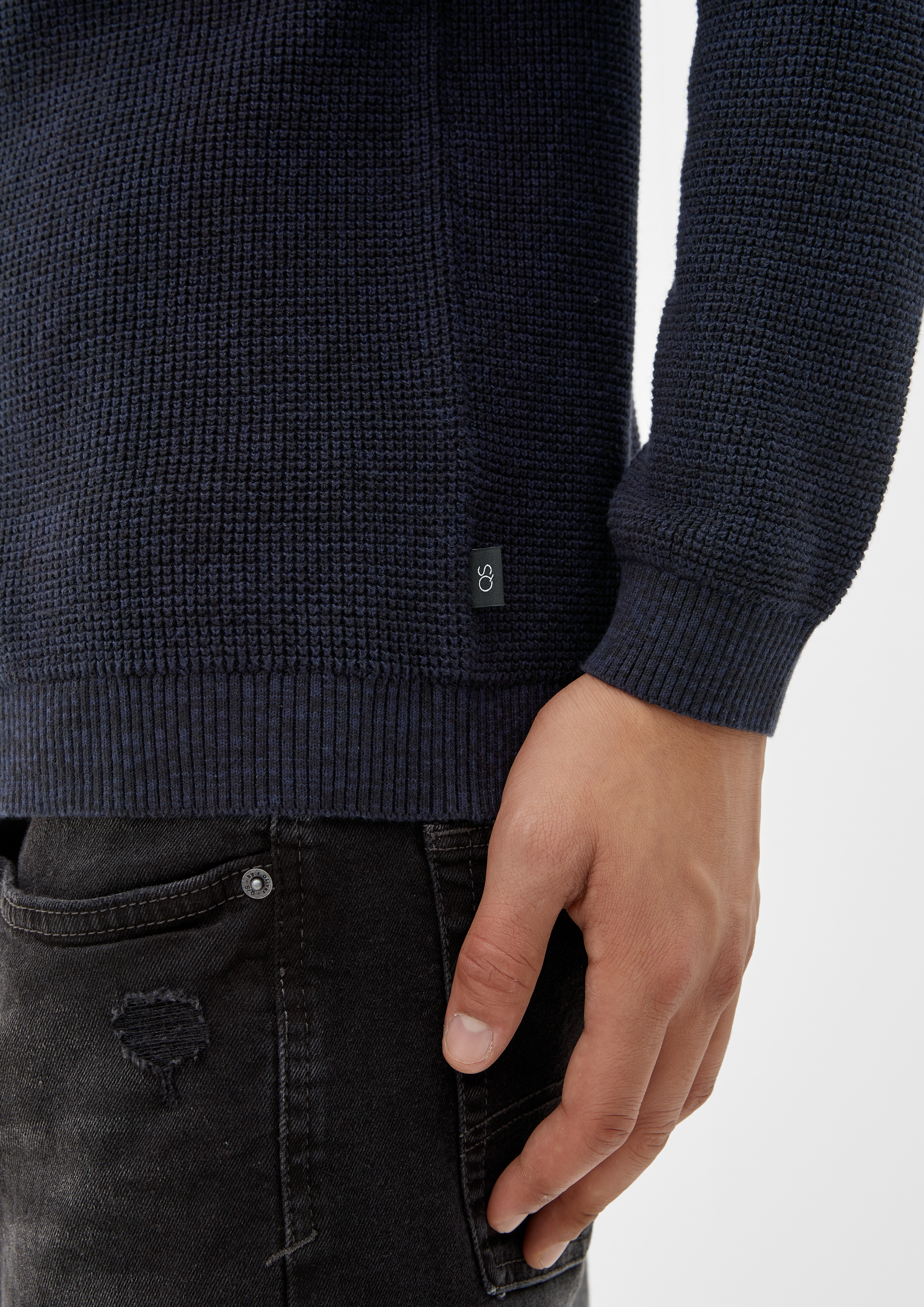 Knitted pullover