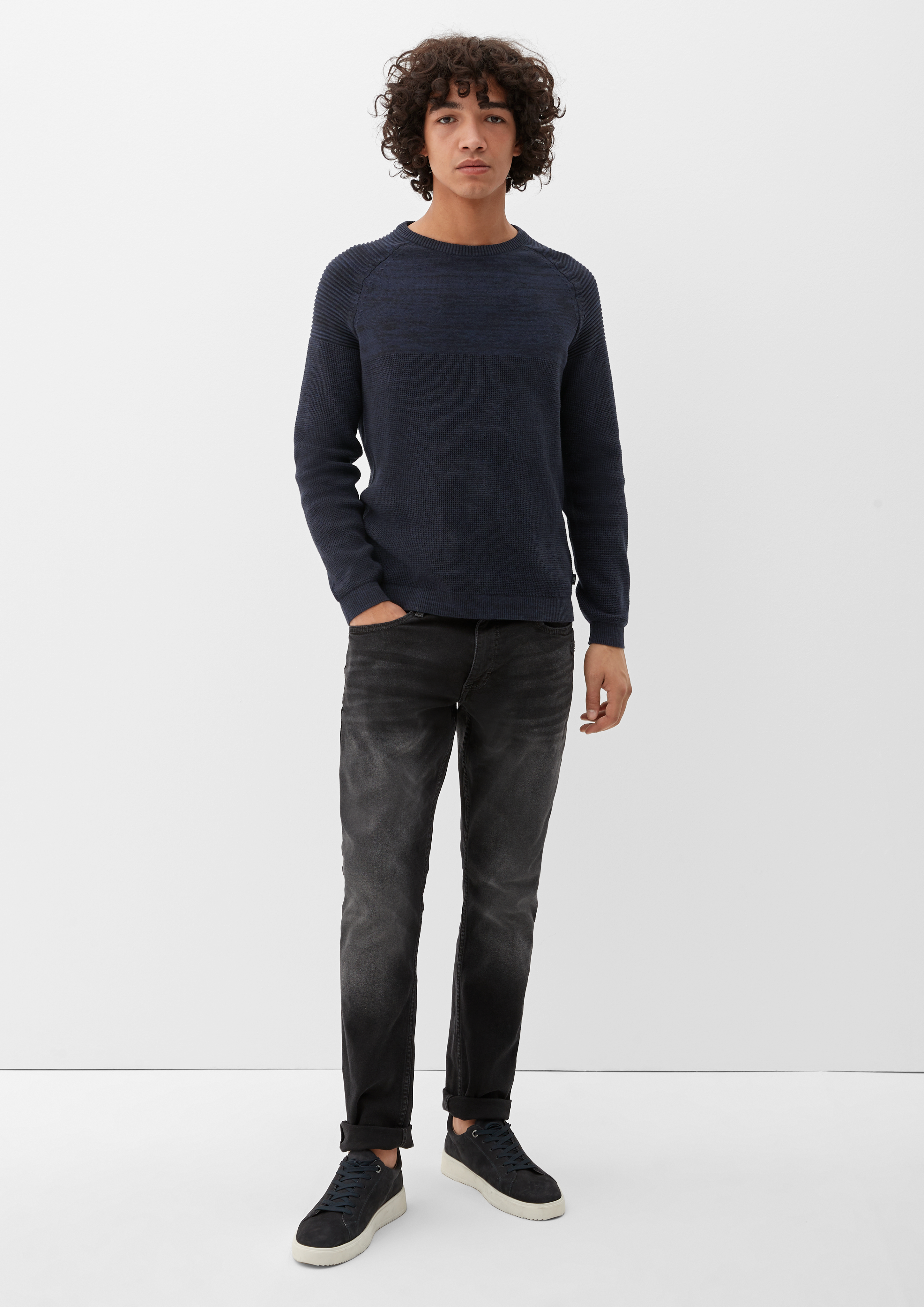 Knitted pullover
