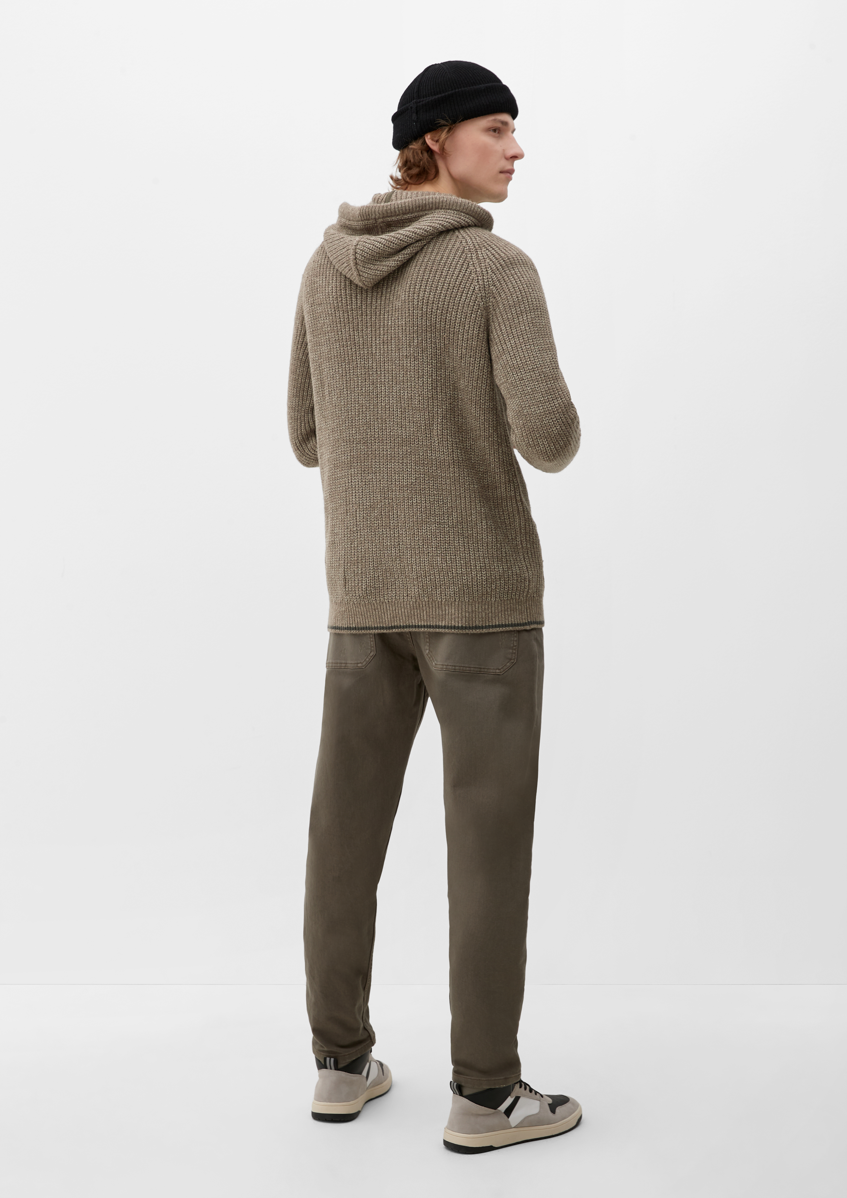 Knitted pullover