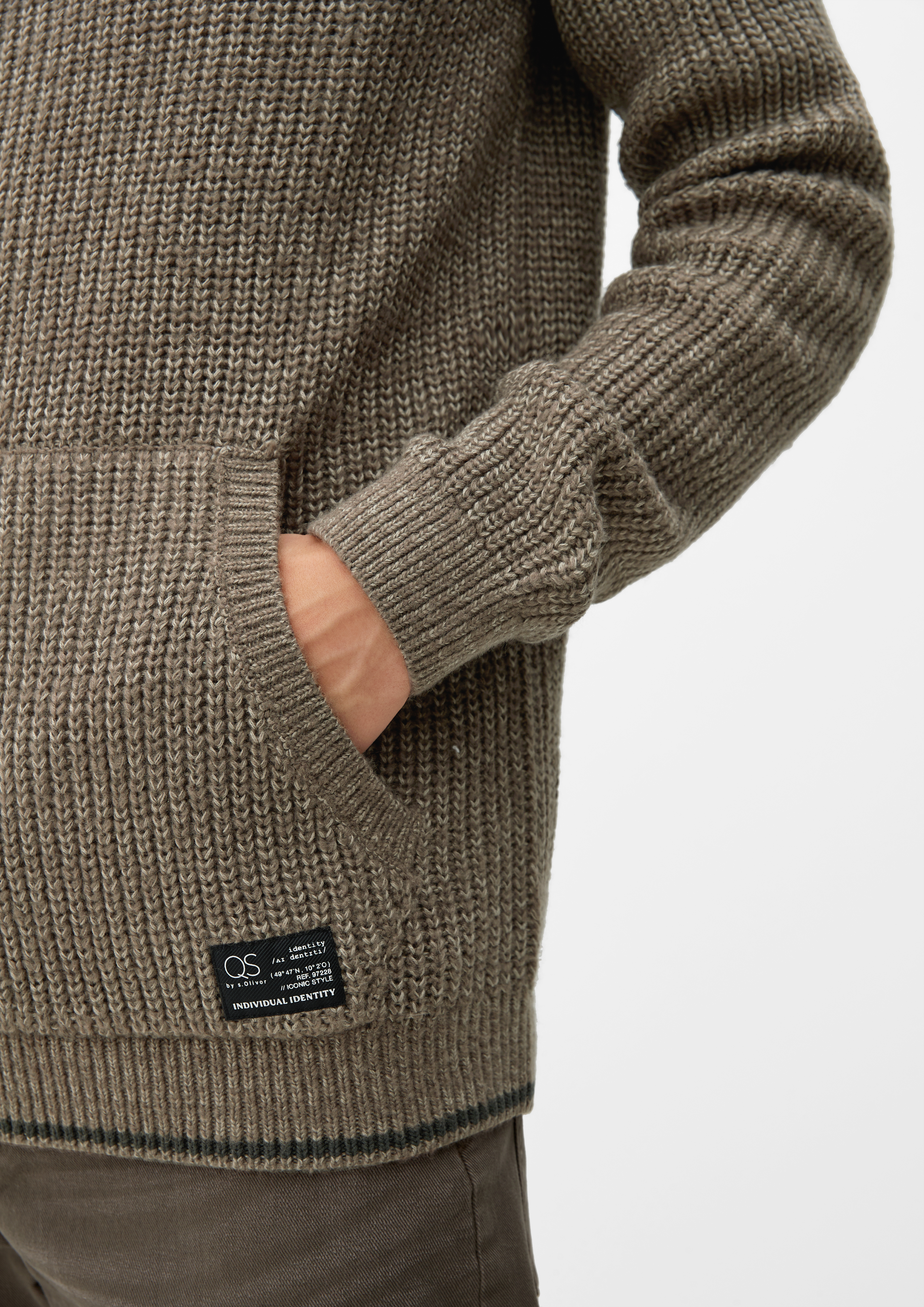 Knitted pullover