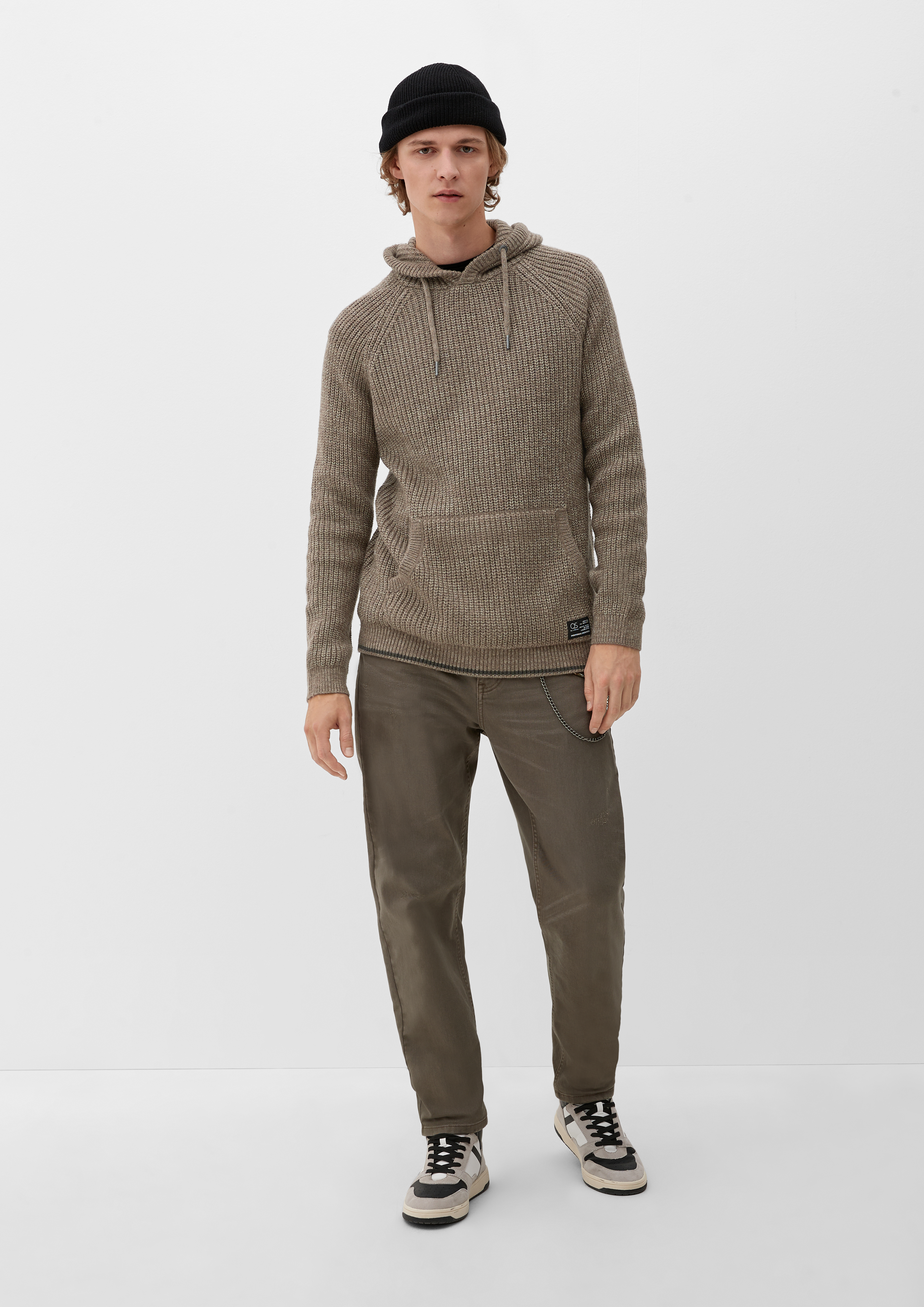 Knitted pullover