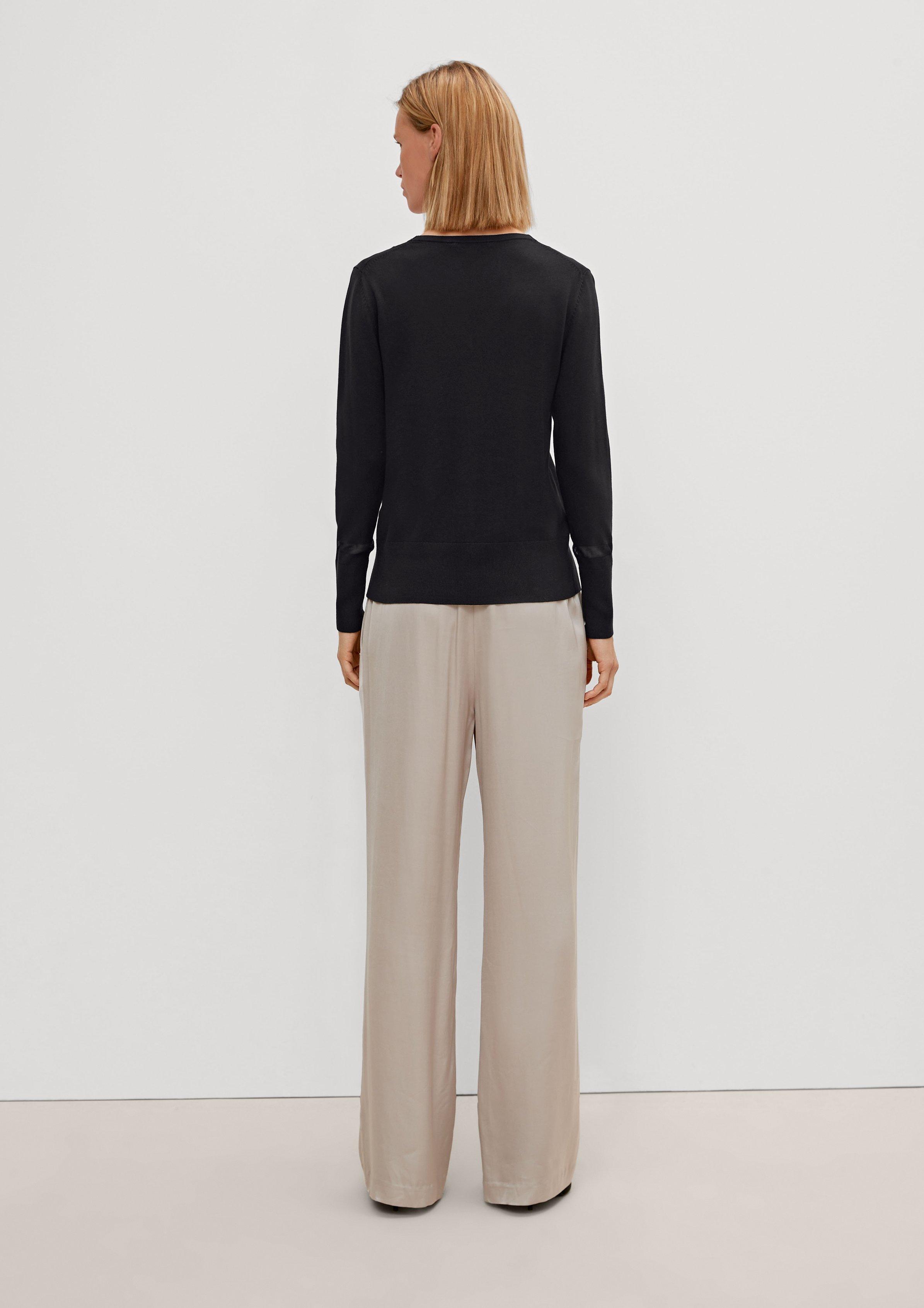 V-neck jumper