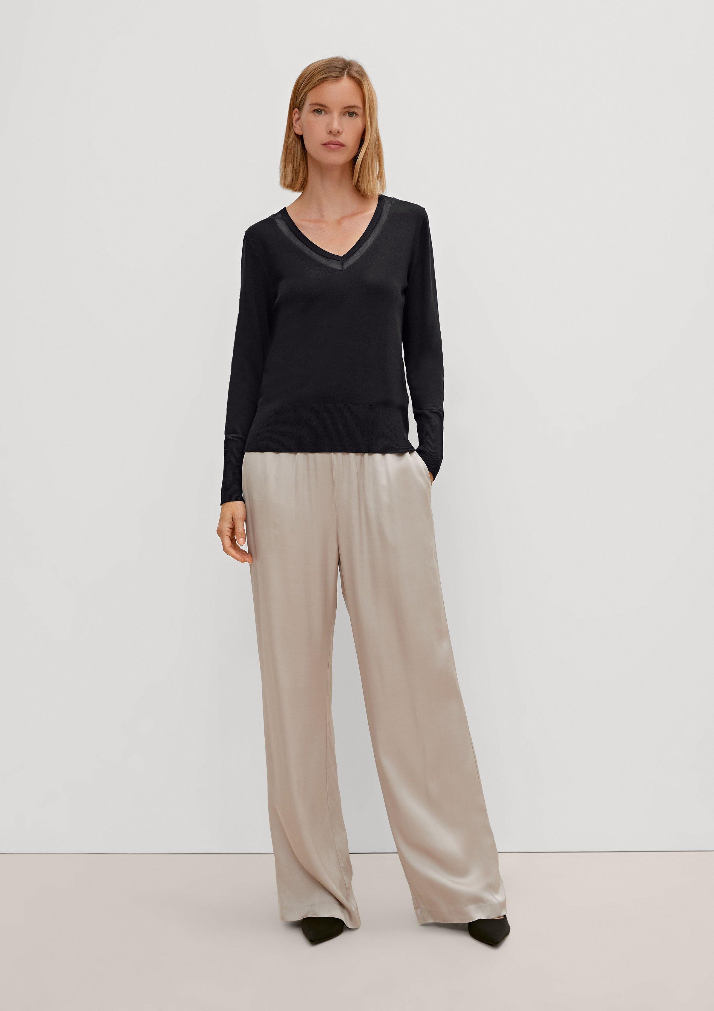 V-neck jumper