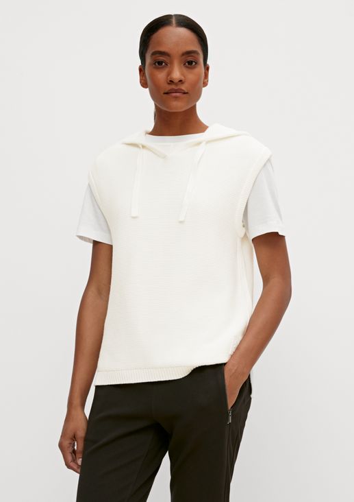 Sleeveless jumper with a hood from comma