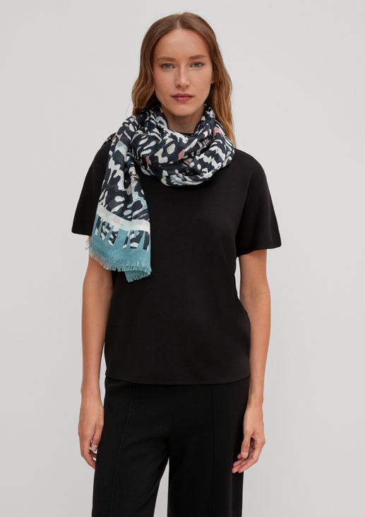 Lightweight patterned scarf in a modal blend from comma