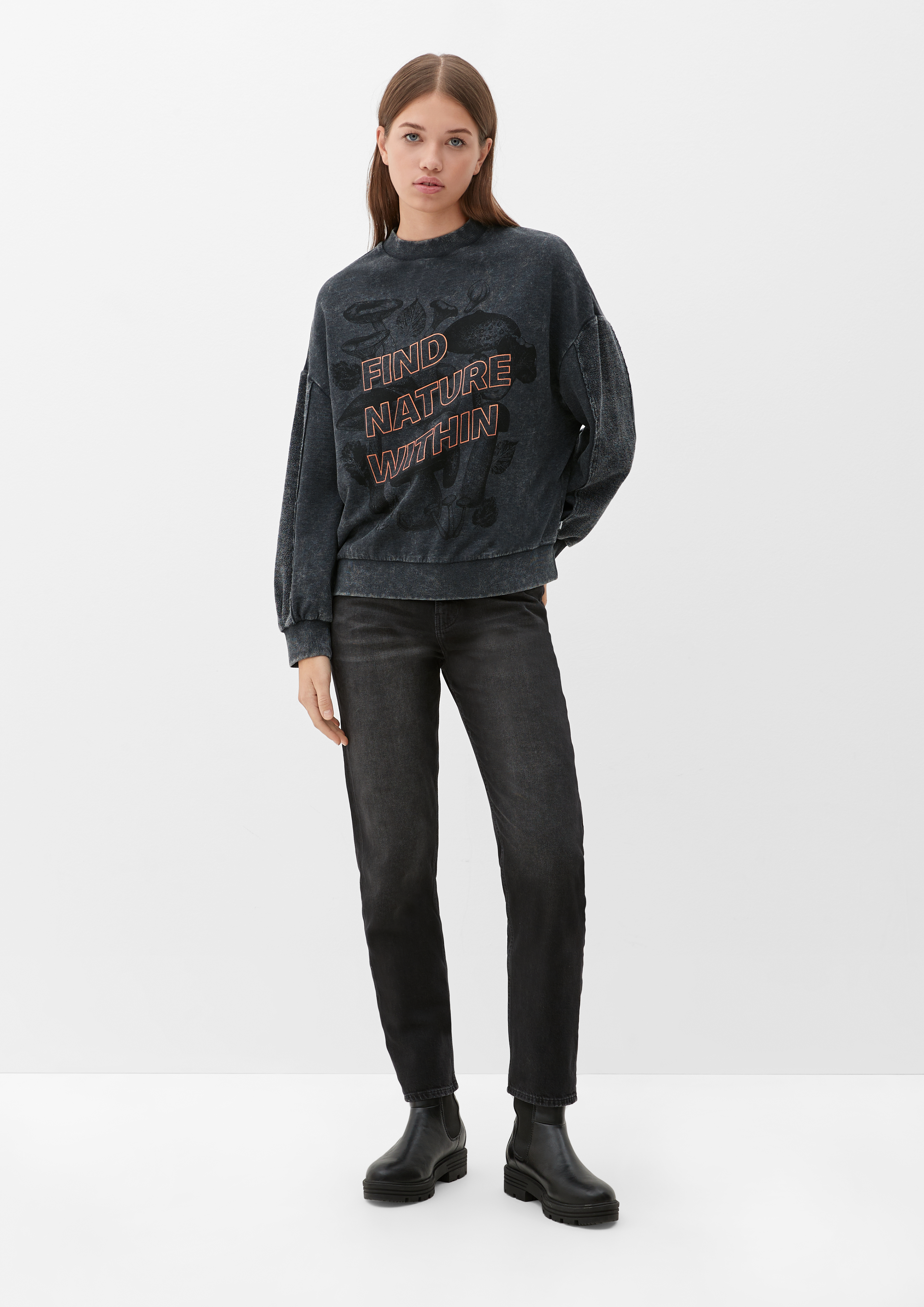 Sweatshirt