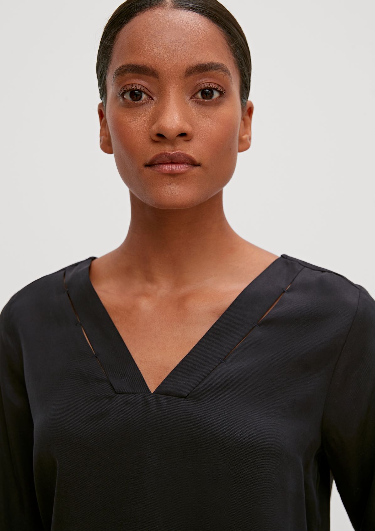 Blouse with cut-outs on the collar from comma