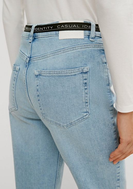 Regular: Mom-Jeans mit Gürtel 