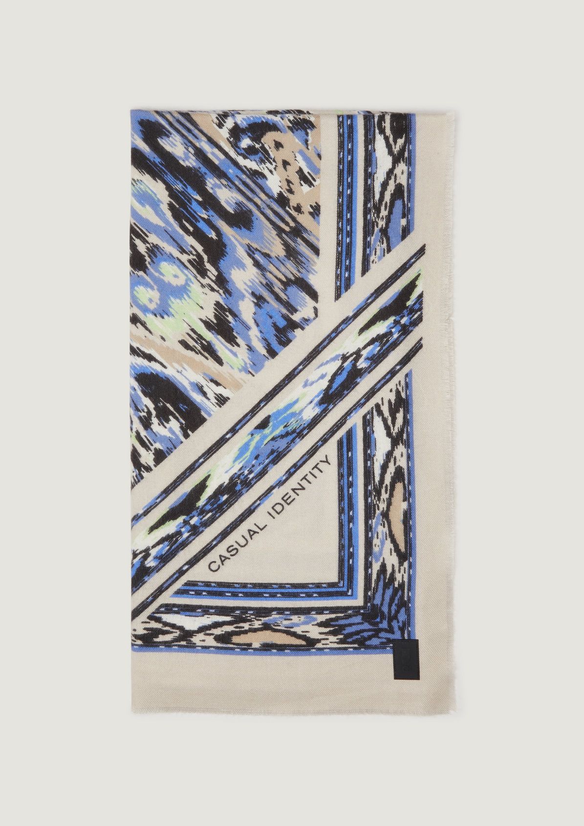 Twill scarf with an all-over print from comma