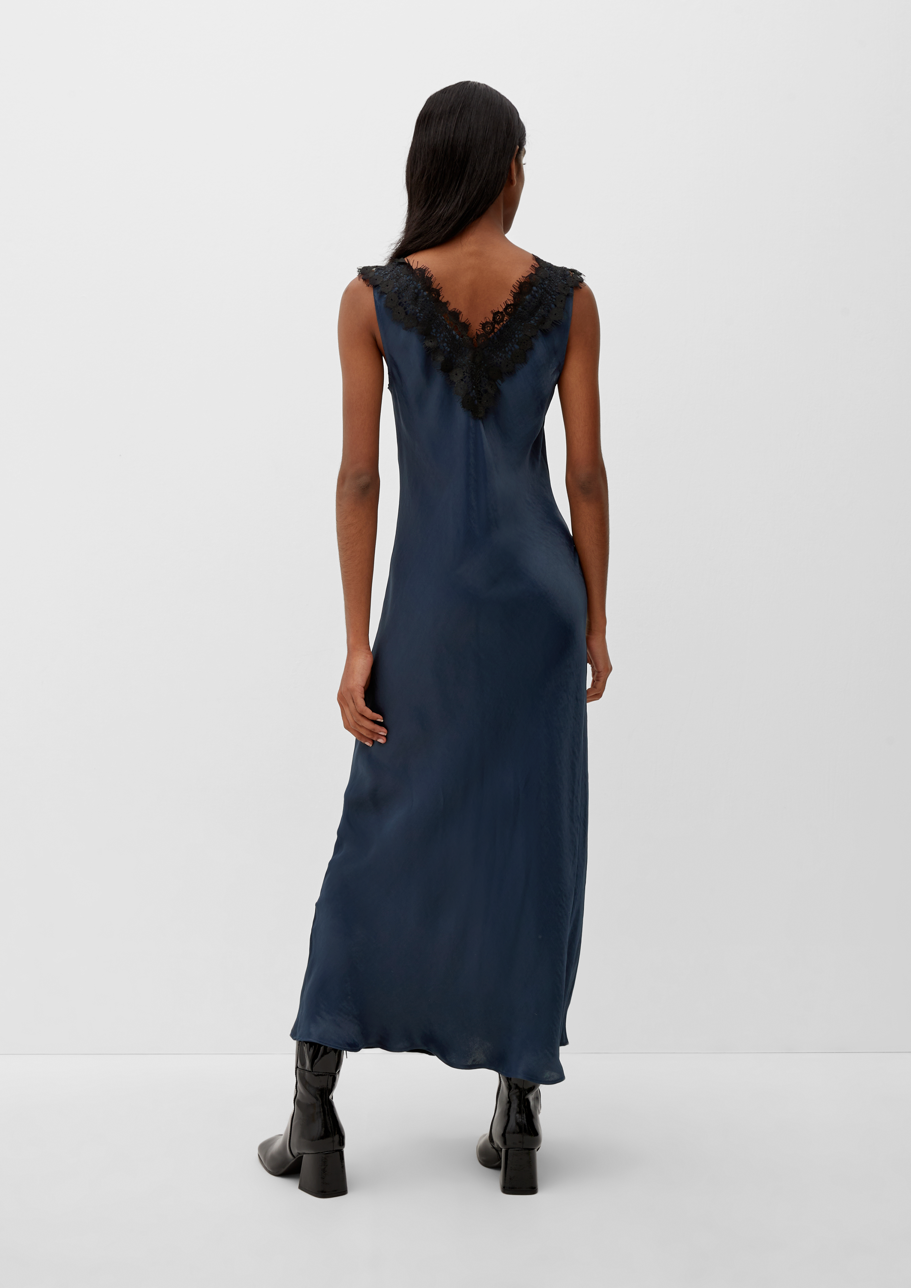 Chiffon dress with a sophisticated colour graduation