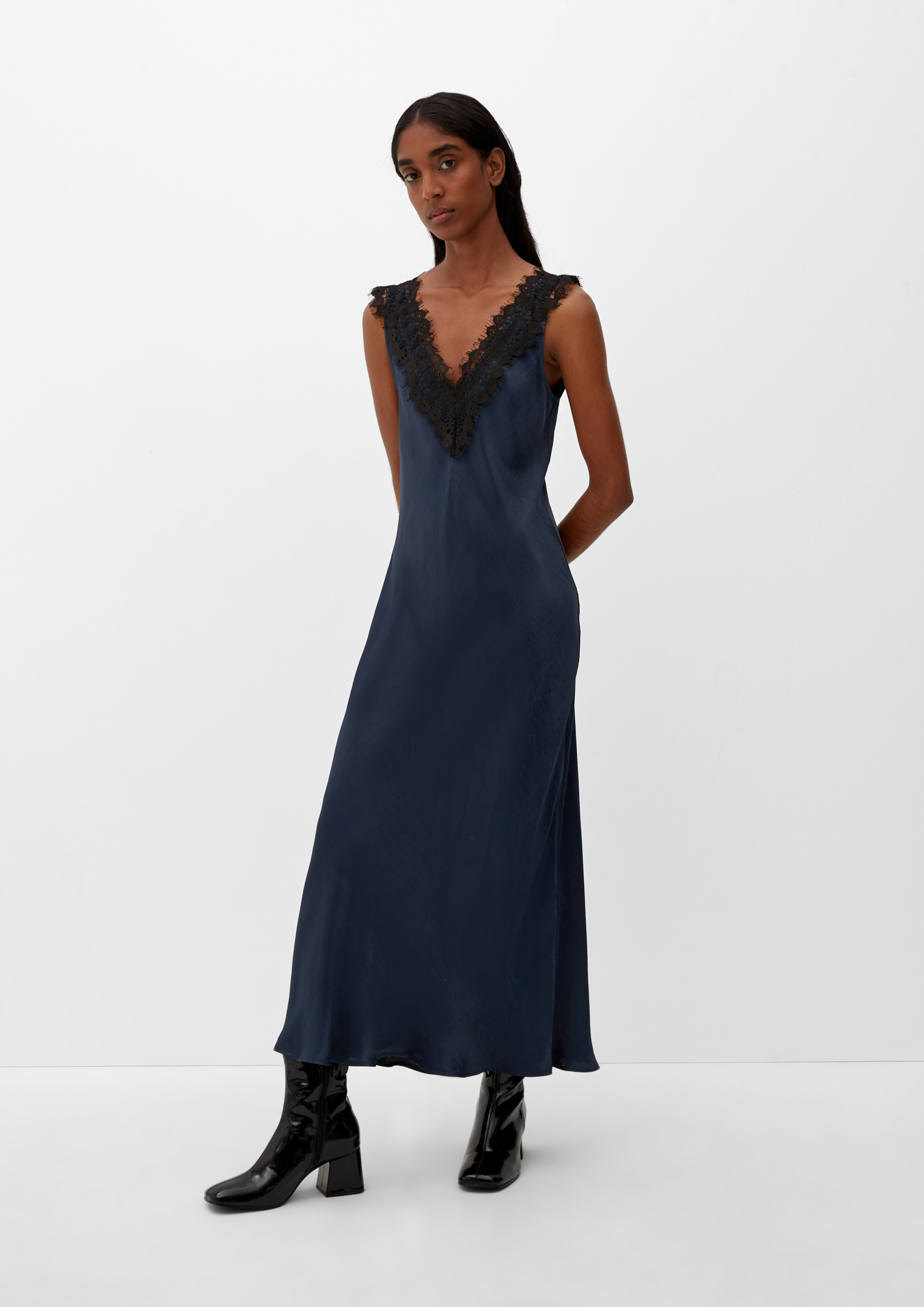 Chiffon dress with a sophisticated colour graduation