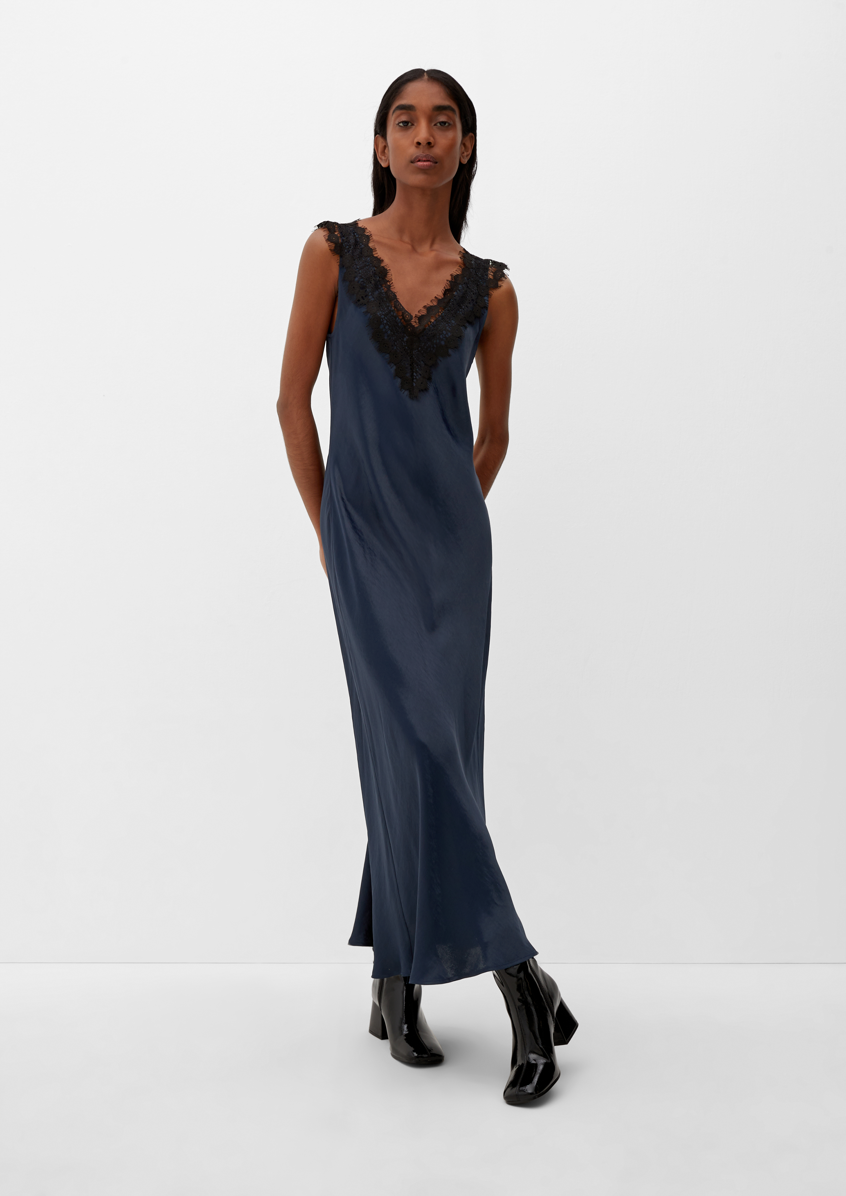 Chiffon dress with a sophisticated colour graduation